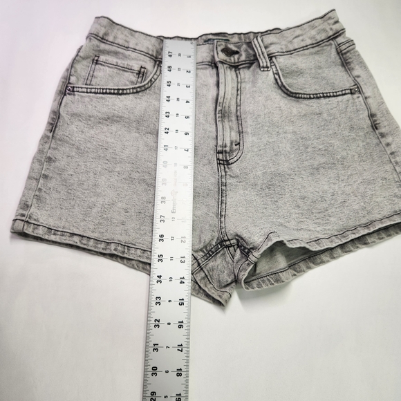 ⭐️Wild Fable Acid Wash Mom Jean Shorts – High Rise | Size 12 - Picture 6 of 8